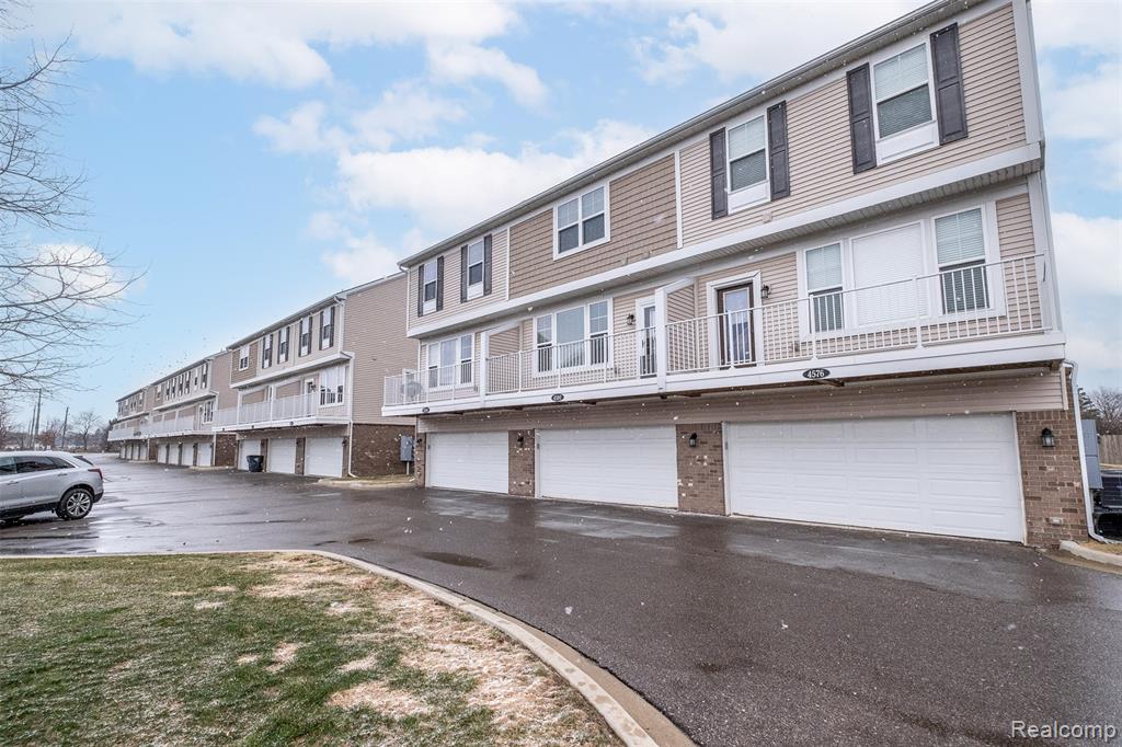 4580 Bradley Circle, 24, Troy, MI 48085 — Photo 8