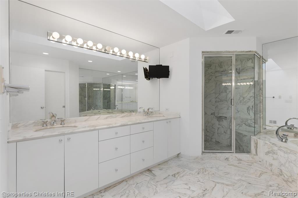 4768 Wendrick Drive, West Bloomfield, MI 48323 — Photo 25