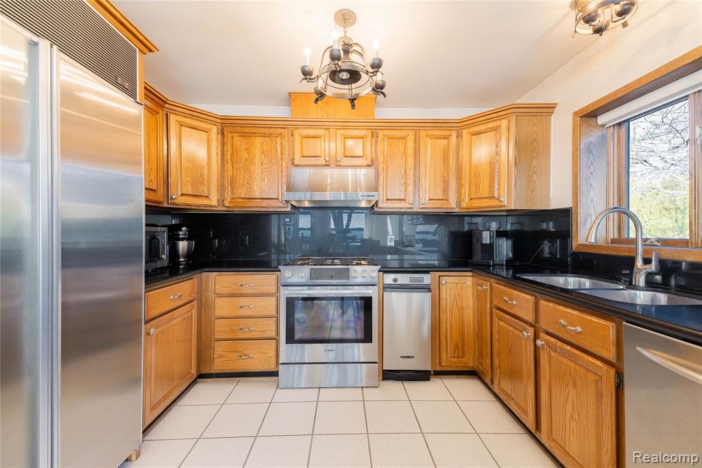 21774 East River Road, Grosse Ile, MI 48138 — Photo 21