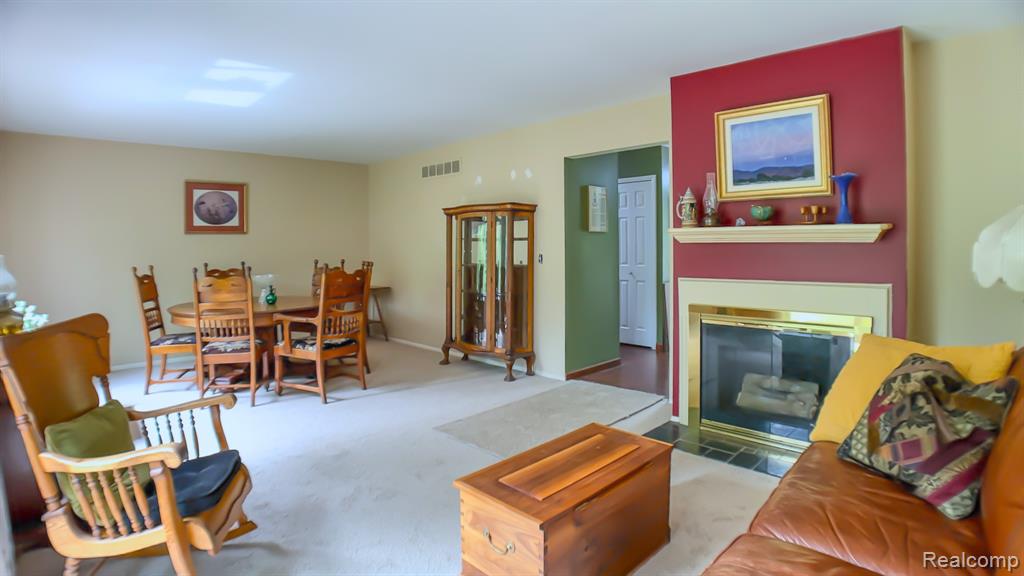 552 Foxboro Square, Brighton, MI 48116 — Photo 4