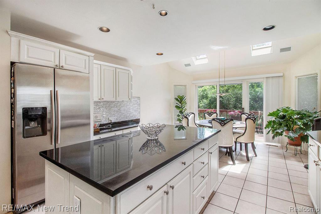 5573 SILVER POND, West Bloomfield, MI — Photo 23