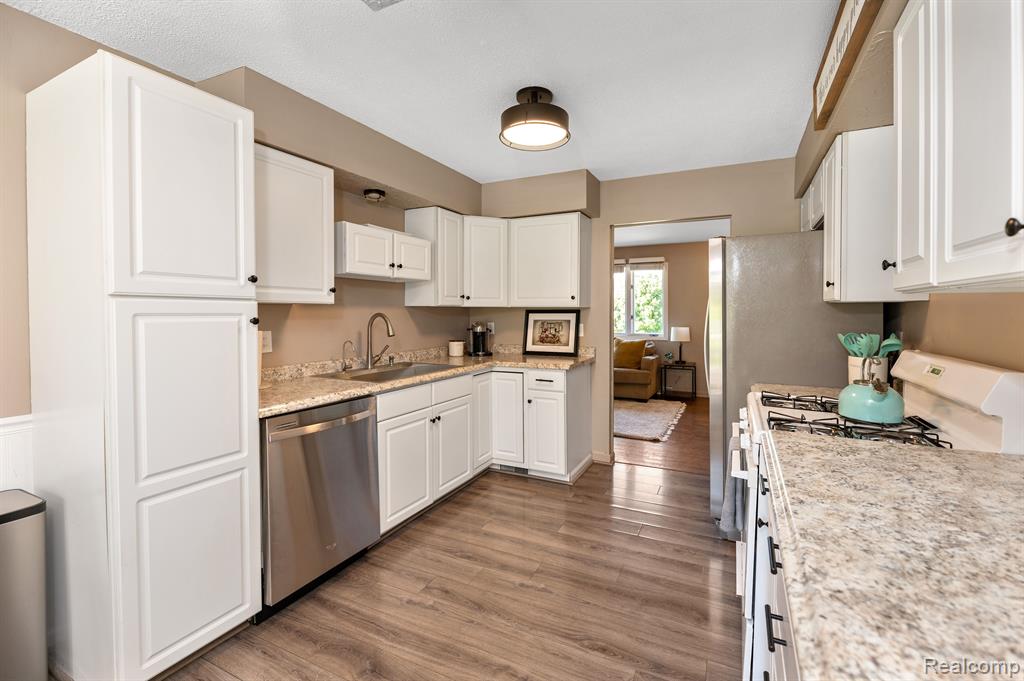 6665 LAURELTON, Clarkston, MI — Photo 52