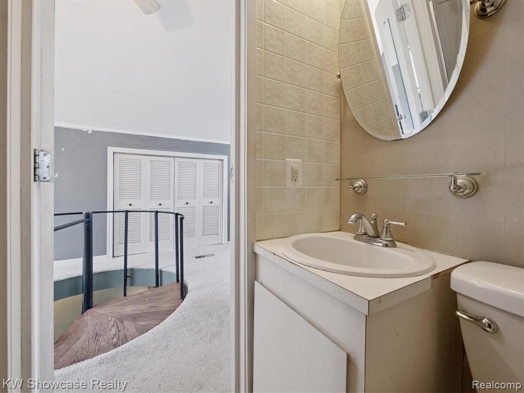 688 Wolverine Drive, Walled Lake, MI 48390 — Photo 39