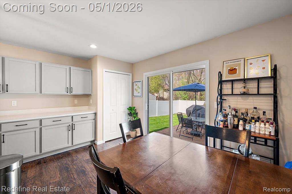 310 Fountain Park Drive, Waterford, MI 48327 — Photo 9