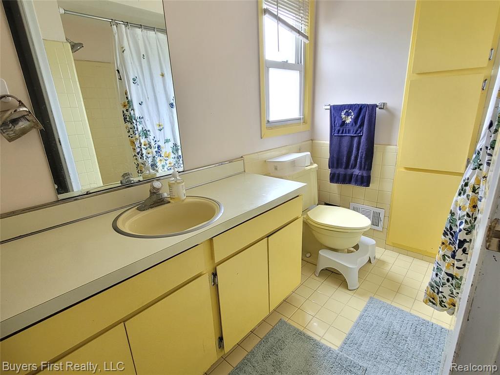 26040 Marlowe Place, Oak Park, MI 48237 — Photo 18