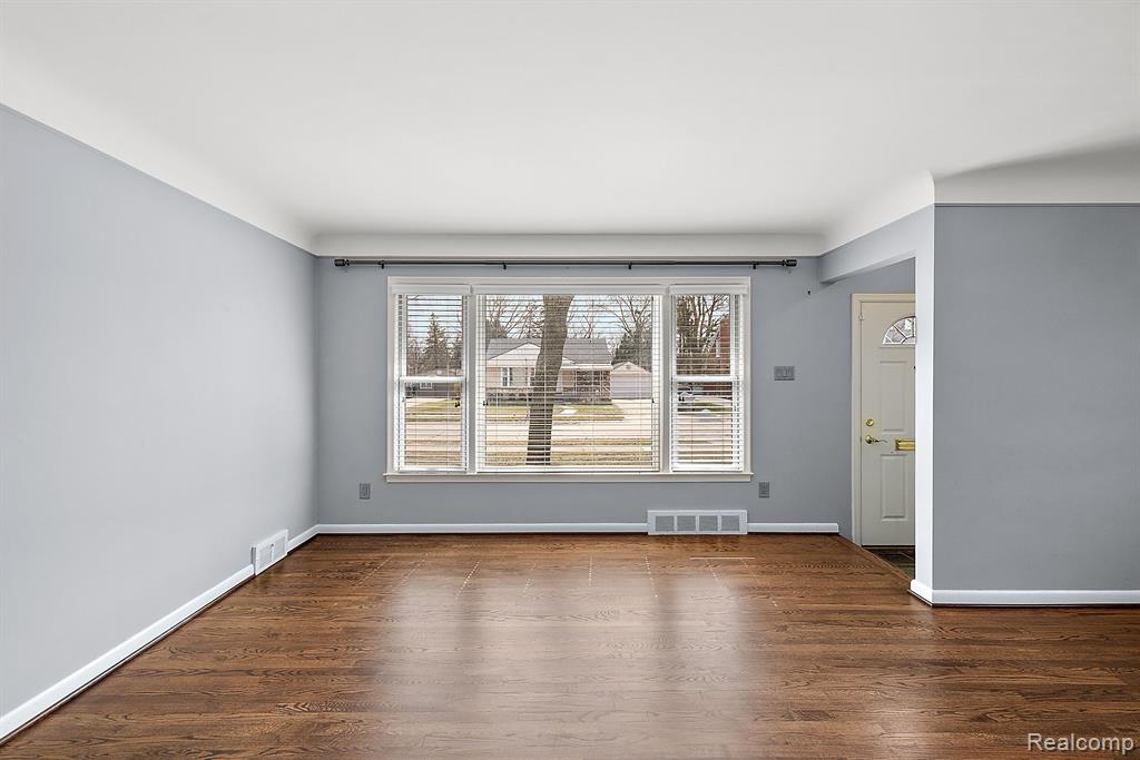4126 BERKSHIRE Road, Royal Oak, MI 48073 — Photo 8