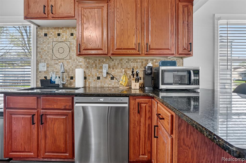 27709 Dartmouth Street, Madison Heights, MI 48071 — Photo 9