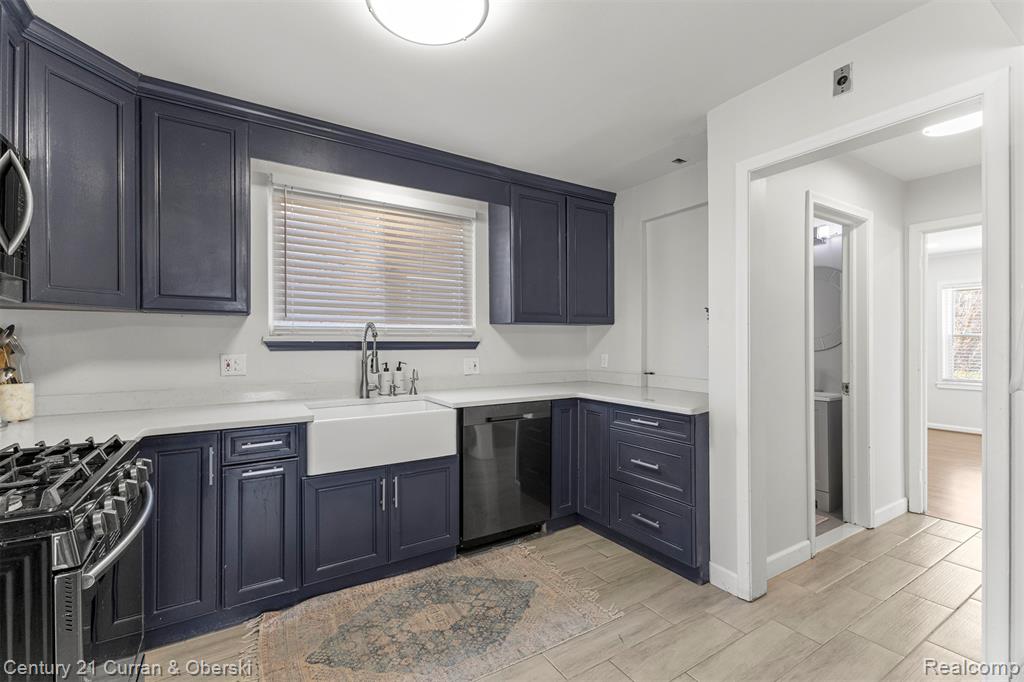 431 S SILVERY Lane, Dearborn, MI 48124 — Photo 12