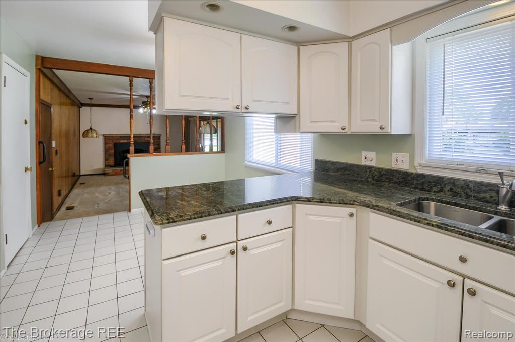 6228 Greenview Drive, Burton, MI 48509 — Photo 15