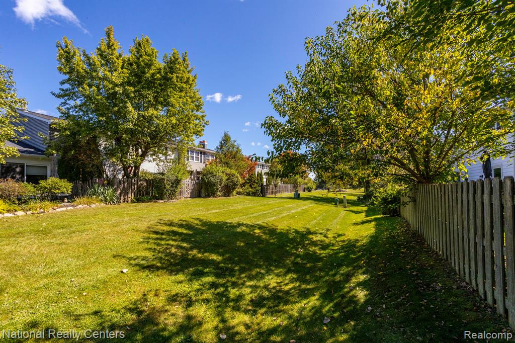 19487 EDDINGTON Pl, Northville, MI 48167 — Photo 21