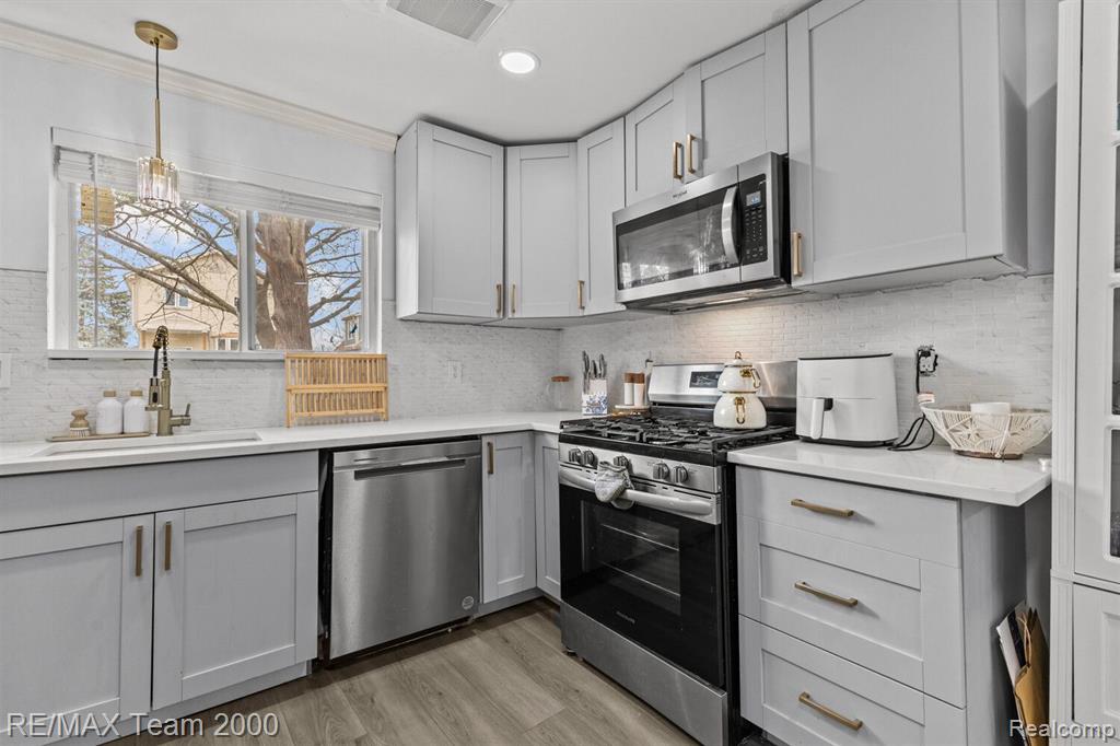 6200 Nightingale Street, Dearborn Heights, MI 48127 — Photo 12