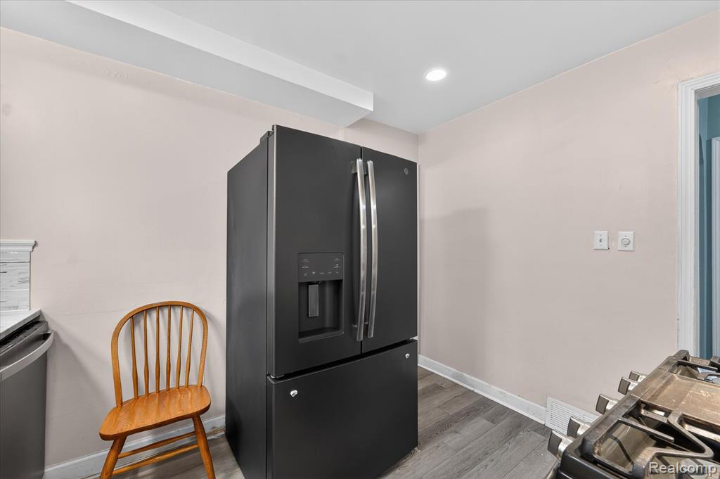 21211 Newcastle Road, Harper Woods, MI 48225 — Photo 17