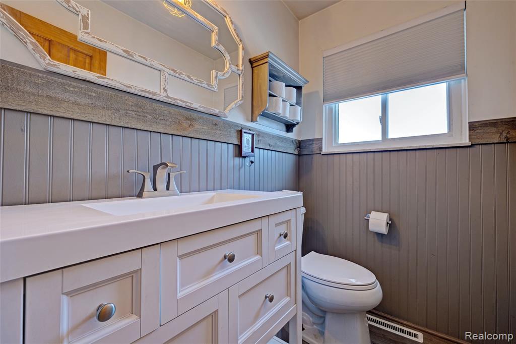 4380 Baza, Leonard, MI 48367 — Photo 13