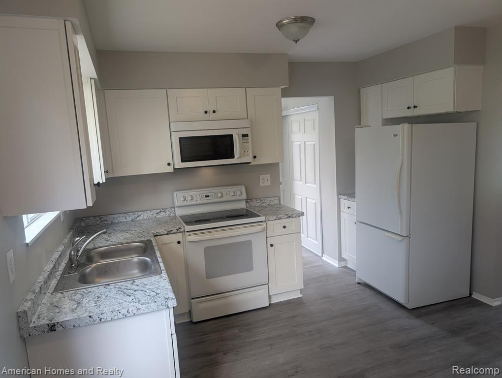 6585 N Lake Road, Otter Lake, MI 48464 — Photo 5