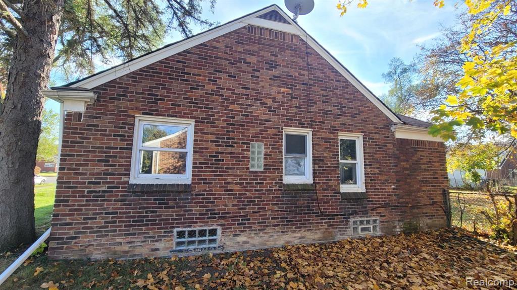 9215 Grandville Avenue, Detroit, MI 48228 — Photo 14