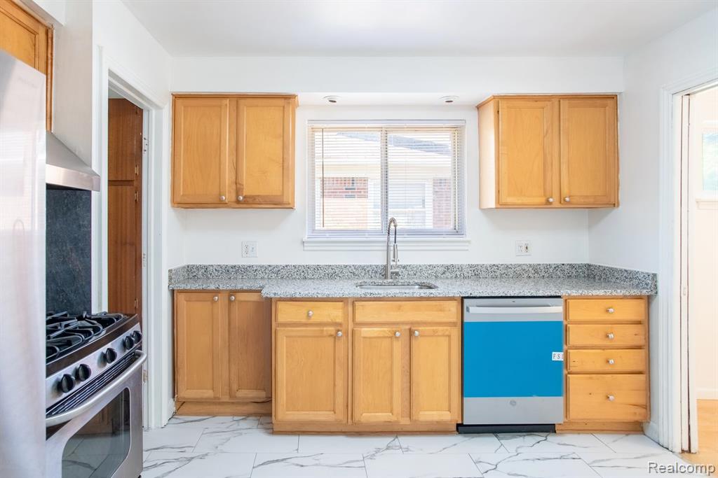 6873 Mayburn Street, Dearborn Heights, MI 48127 — Photo 14