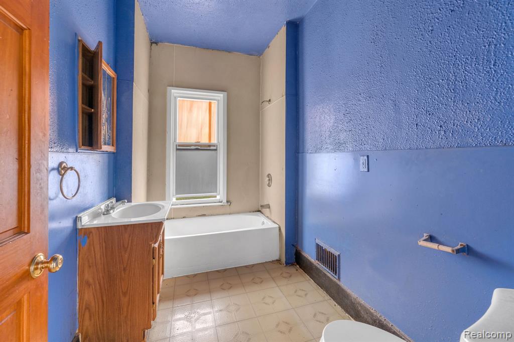 850 Montie Road, Lincoln Park, MI 48146 — Photo 16