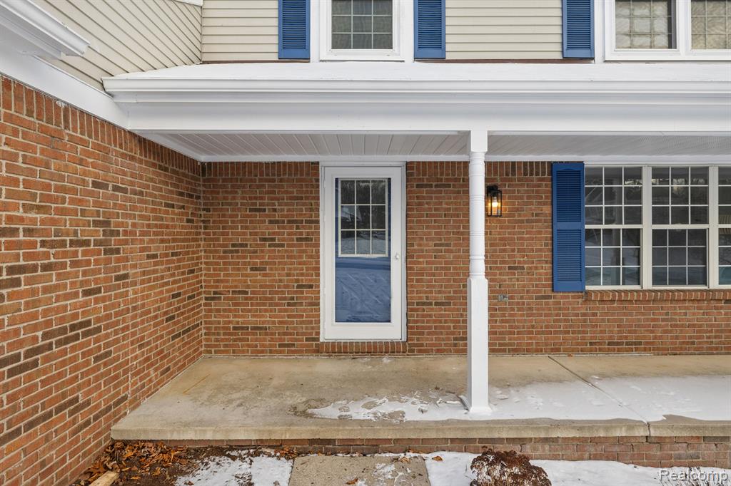 708 Oak View Ln, Milford, MI 48381 — Photo 7