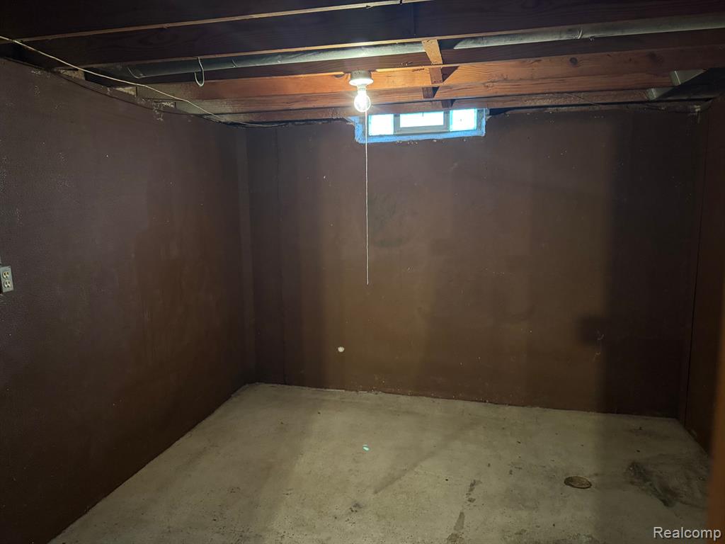 8739 REPUBLIC Avenue, Warren, MI 48089 — Photo 24