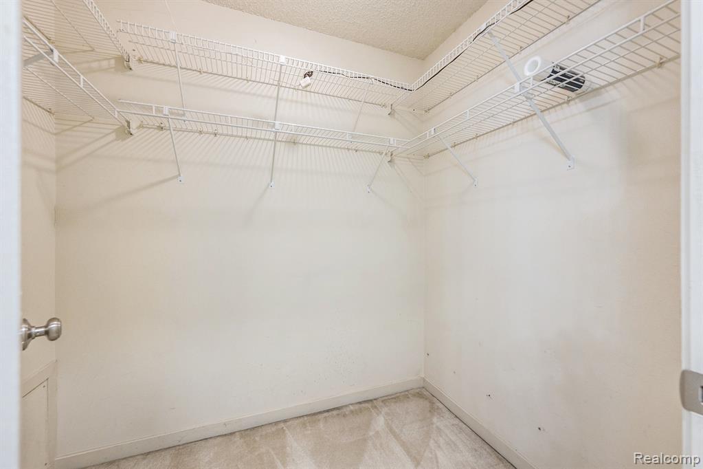 7446 Pepper Creek, West Bloomfield, MI — Photo 17