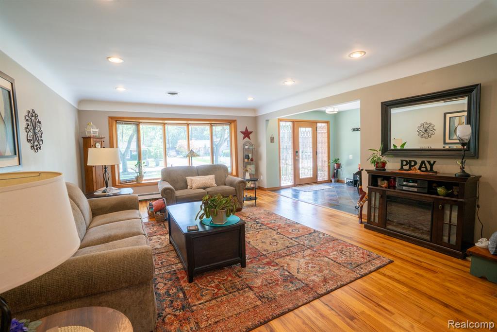 8310 Burning Bush Road, Grosse Ile, MI 48138 — Photo 7