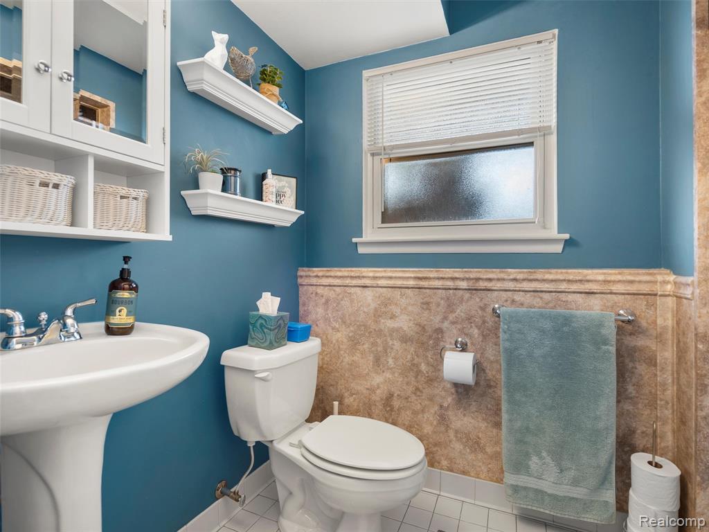 7721 Carrousel Boulevard, Westland, MI — Photo 29
