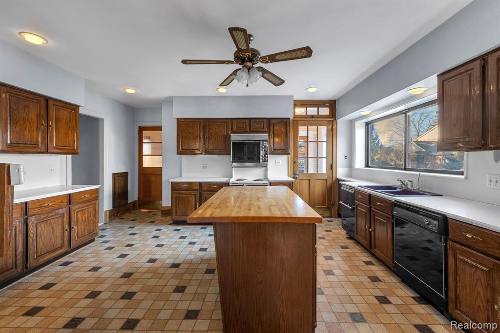 16761 E Jefferson Avenue, Grosse Pointe, MI 48230 — Photo 12