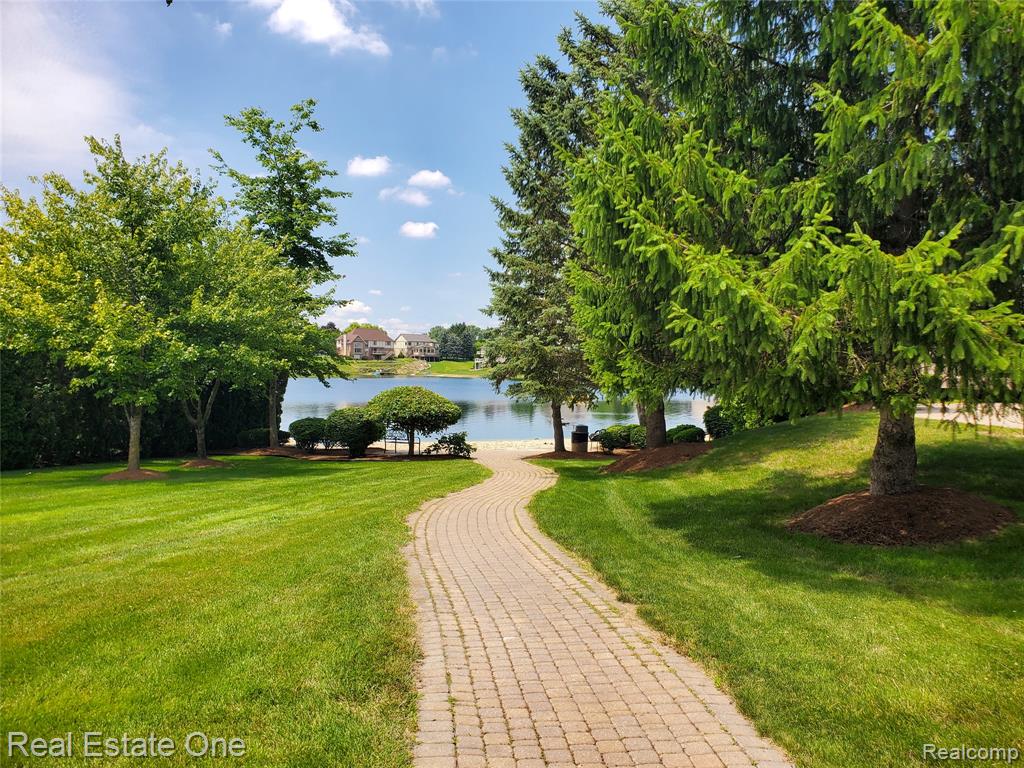 6595 Edith Court, Troy, MI 48085 — Photo 10