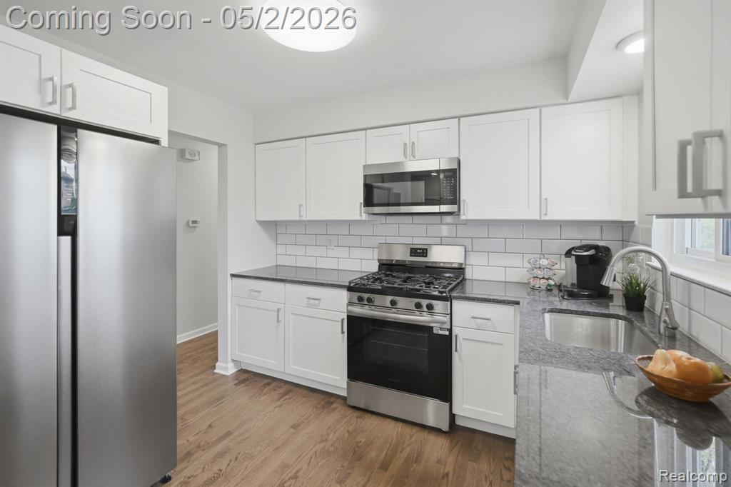 19704 Parkside Street, Saint Clair Shores, MI 48080 — Photo 15