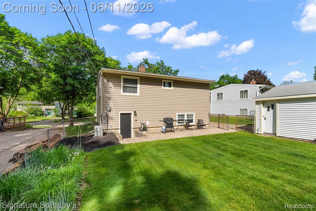 954 Panorama Drive, Milford, MI 48381 — Photo 2
