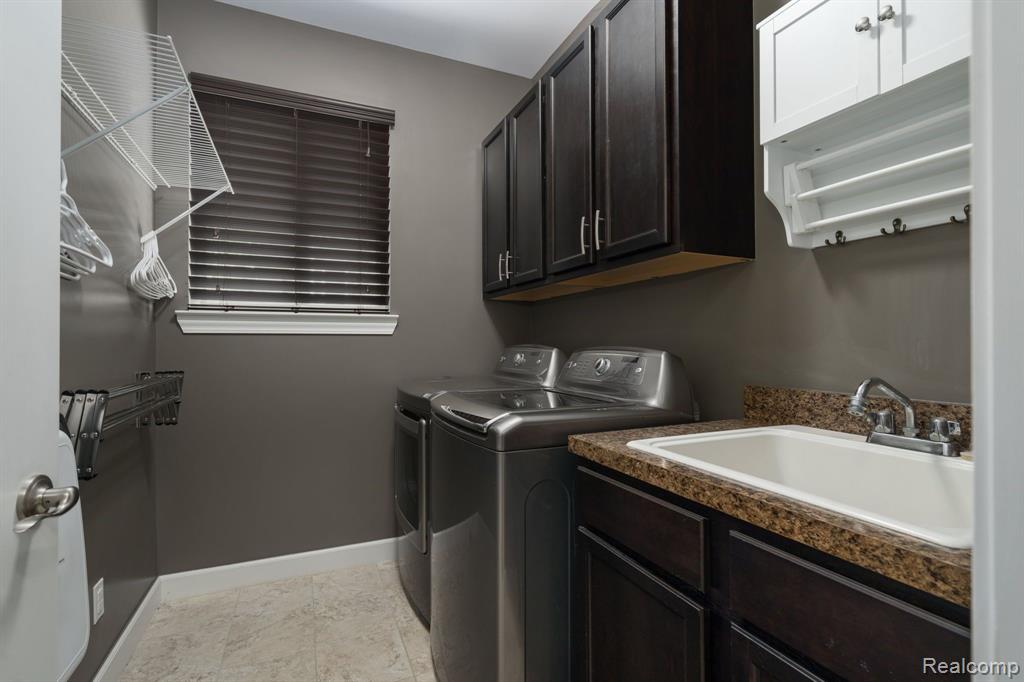5657 GOLF POINTE Drive, Clarkston, MI 48348 — Photo 34