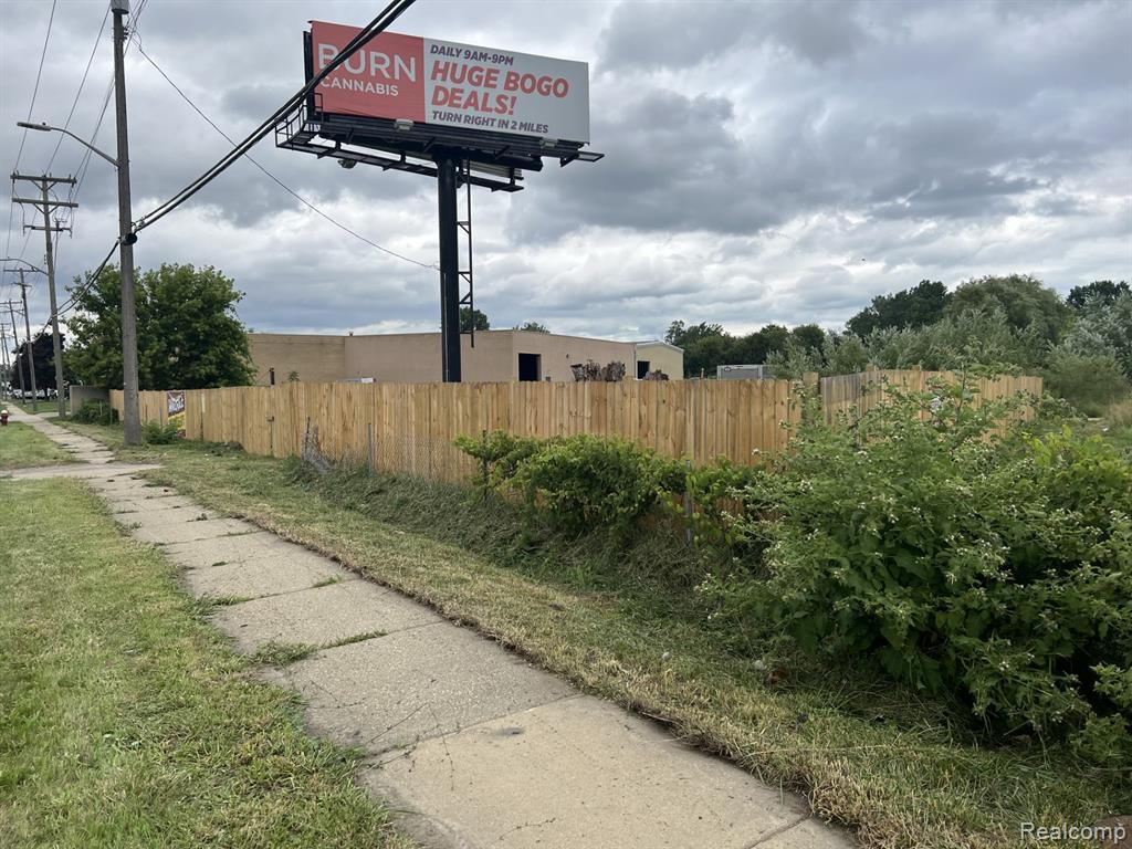 24450 GROESBECK Highway, Warren, MI 48089