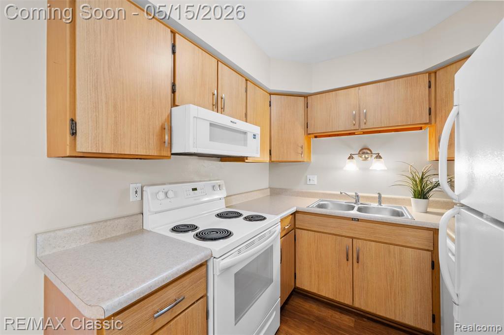 7362 Manor Circle, 203, Westland, MI — Photo 12