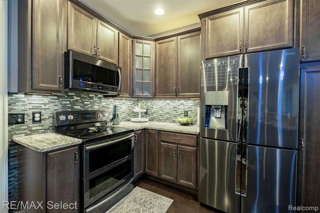 9388 MCMULLEN Circle, Fenton, MI 48430 — Photo 10