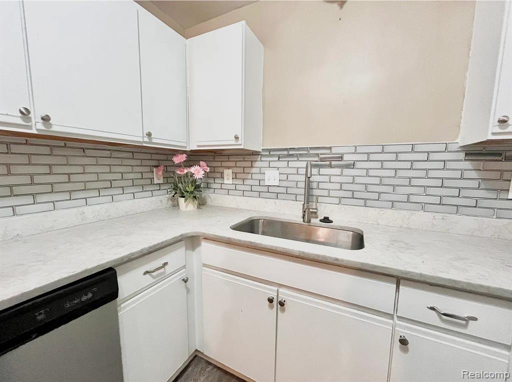 15650 Stone Crossing Drive, Southfield, MI 48075 — Photo 13