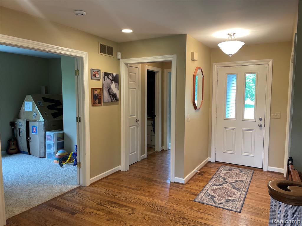 820 Lockwood Road, Ortonville, MI 48462 — Photo 7