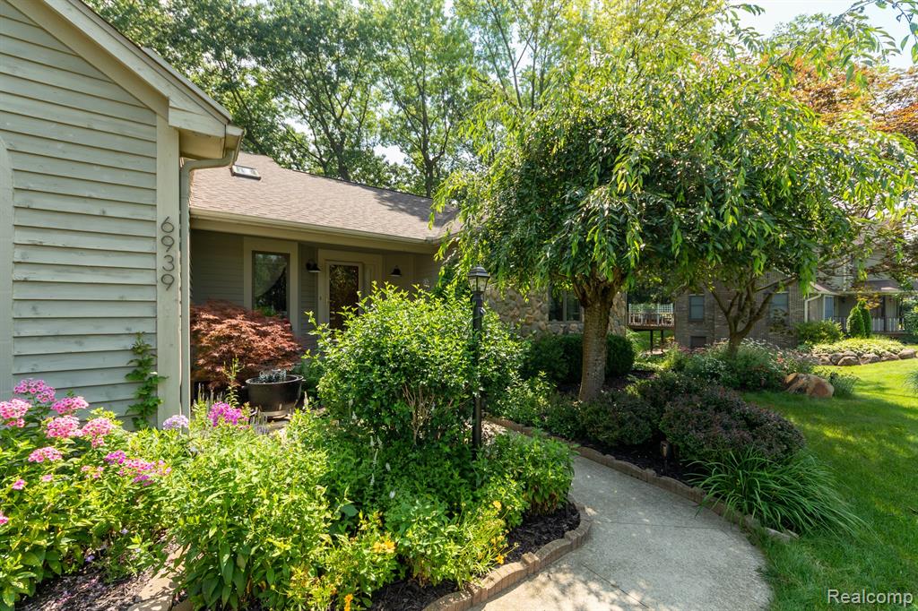 6939 West Ridge Drive, Brighton, MI 48116 — Photo 5
