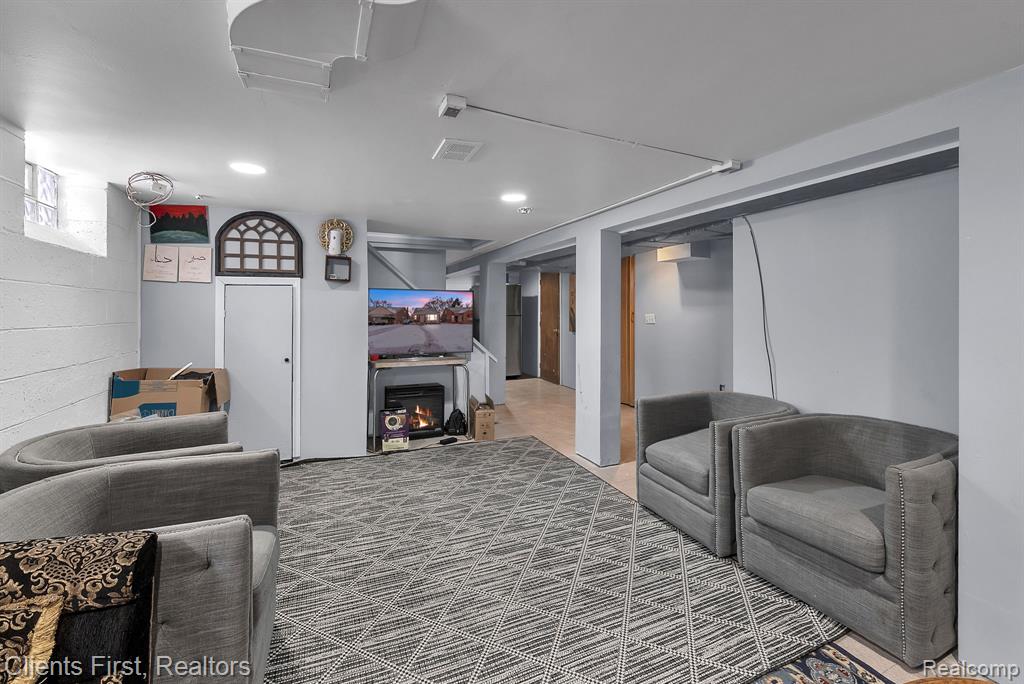 8258 Meyers Road, Detroit, MI 48228 — Photo 22