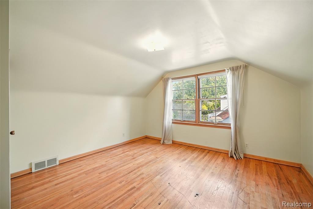 826 Shoreham Road, Grosse Pointe Woods, MI 48236 — Photo 20