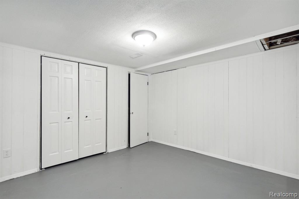 7107 FAIRGROVE Drive, Swartz Creek, MI 48473 — Photo 29
