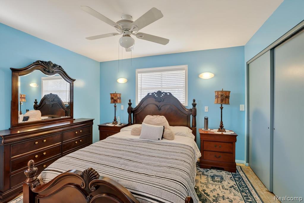 516 Sunnyslope Drive, Flushing, MI 48433 — Photo 11