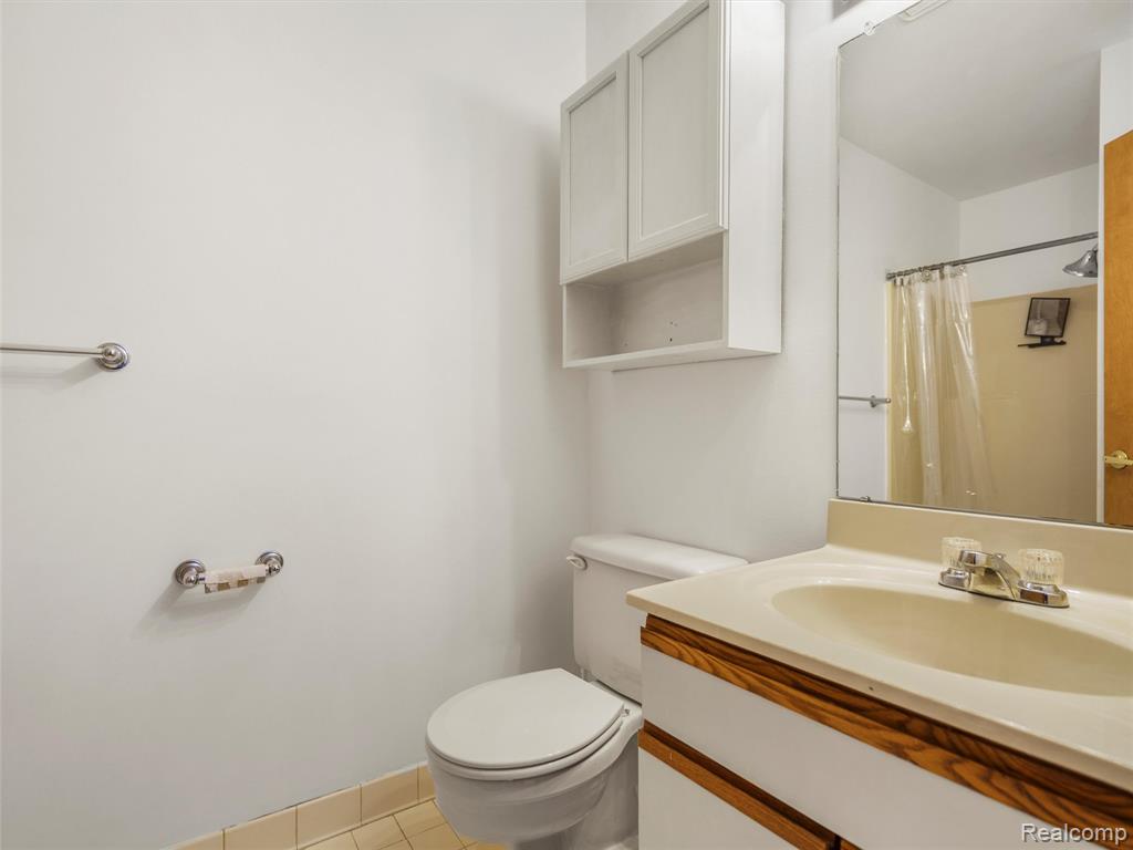 9026 E Bluewater Drive, Clarkston, MI 48348 — Photo 16
