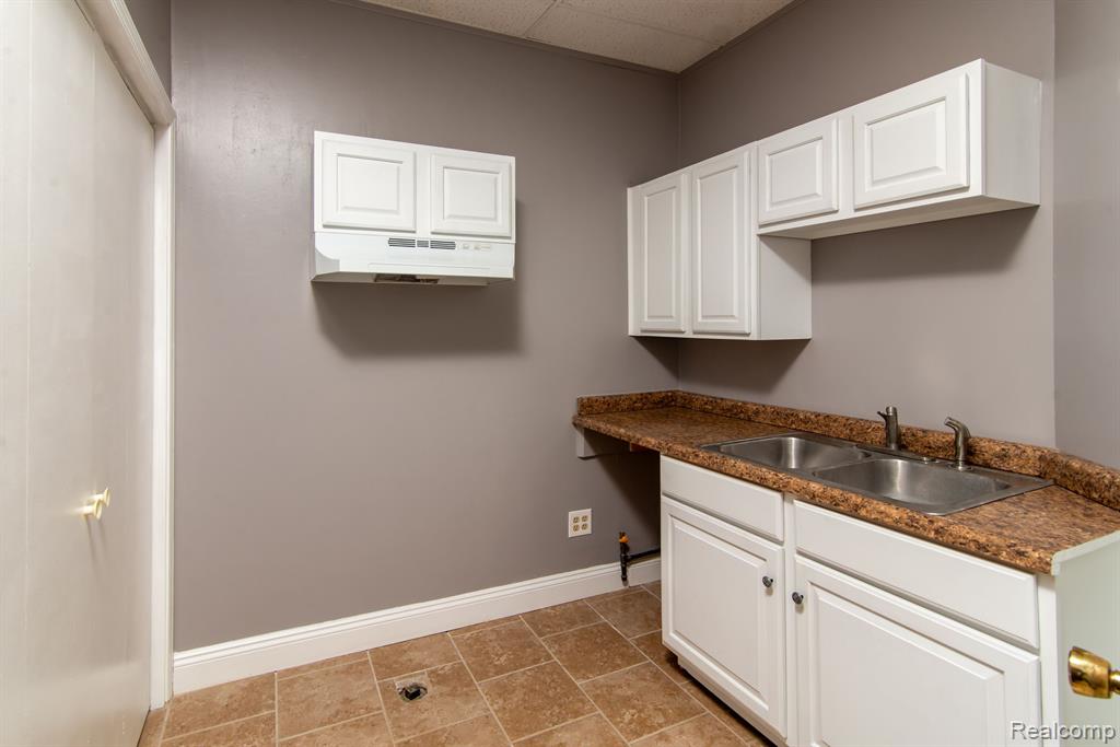 5574 COOLEY LAKE Road, Waterford, MI 48327 — Photo 19
