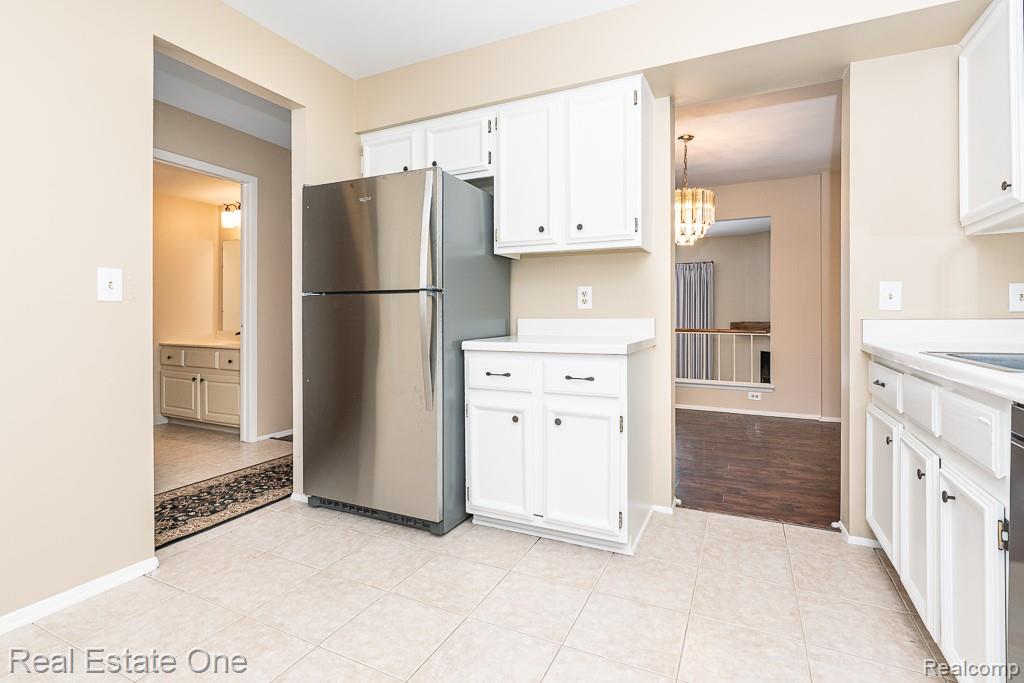 5075 Buckingham Drive, Troy, MI 48098 — Photo 12