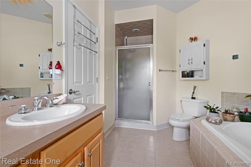 731 E Bluff Court, Rochester Hills, MI 48307 — Photo 8