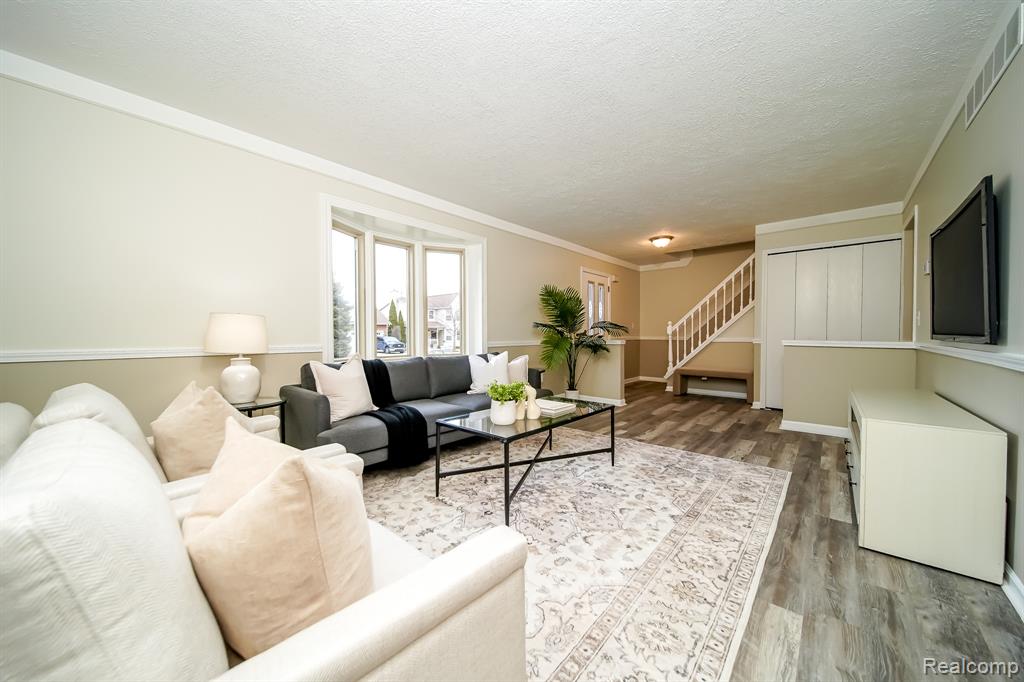 547 Orchard Street, Wyandotte, MI 48192 — Photo 15