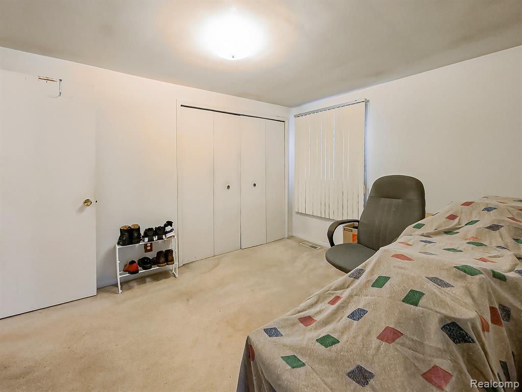 16870 Shaftsbury Avenue, Detroit, MI 48219 — Photo 20