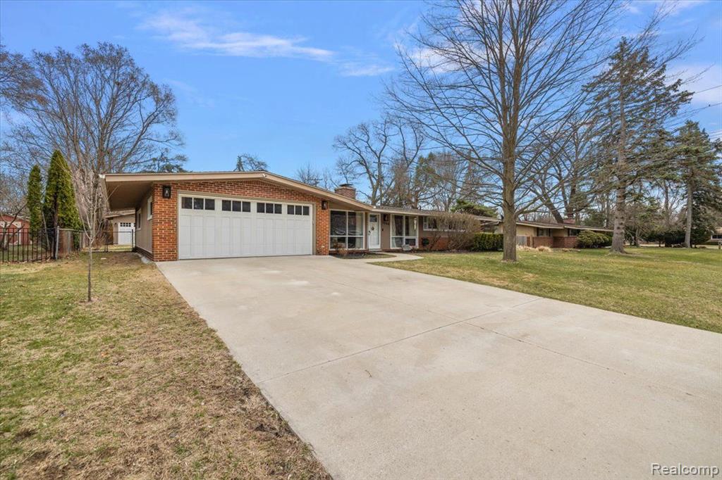 2068 GLENCOVE Road, Wolverine Lake, MI 48390 — Photo 2
