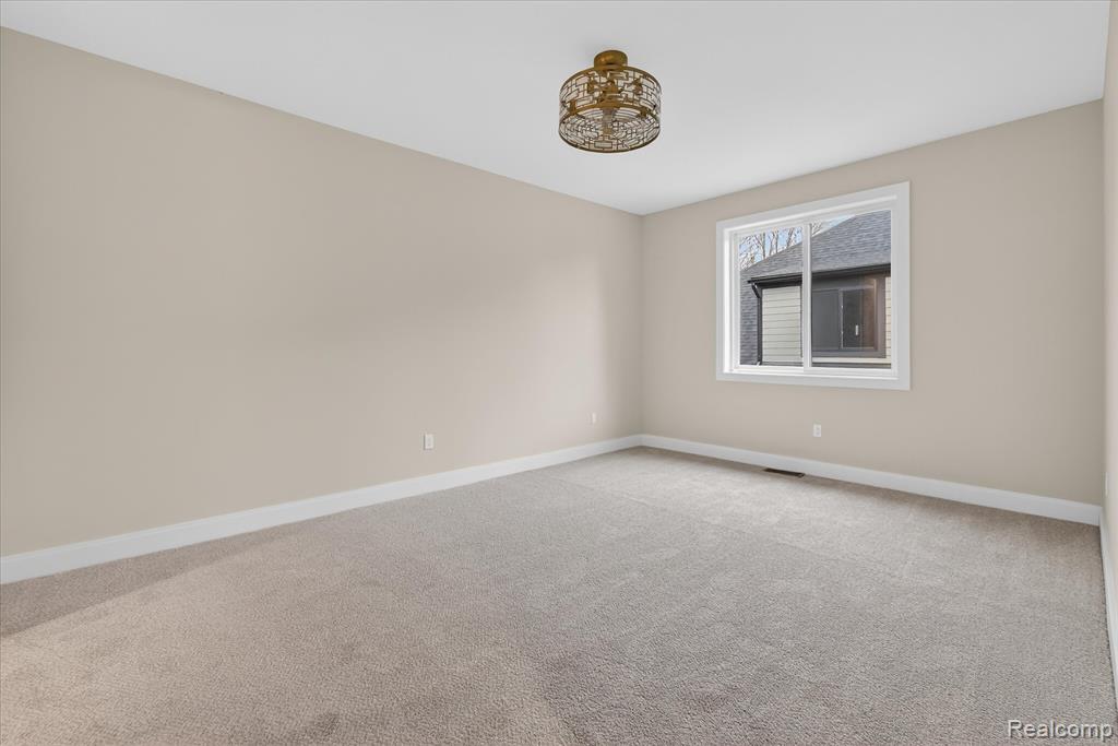 546 Maplehill Road, Rochester Hills, MI 48306 — Photo 35