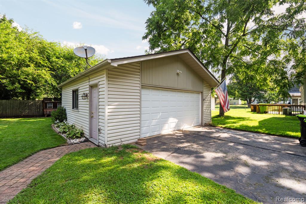 971 Tierney, Highland, MI 48356 — Photo 35